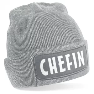 Beanie Mütze mit dem Schriftzug „Chefin“ – stylische, warme Wintermütze für selbstbewusste Frauen